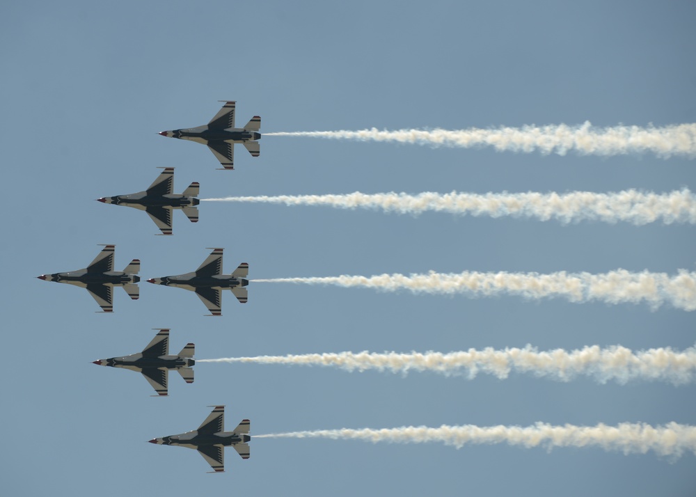 US Air Force Thunderbirds headline 2015 Dyess Big Country Airfest