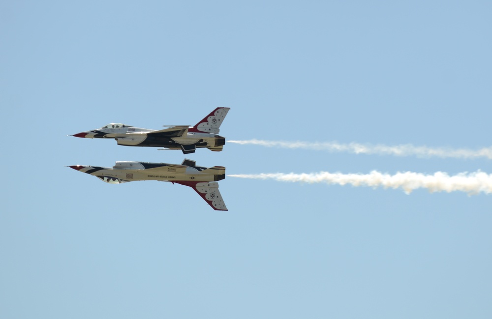 US Air Force Thunderbirds headline 2015 Dyess Big Country Airfest