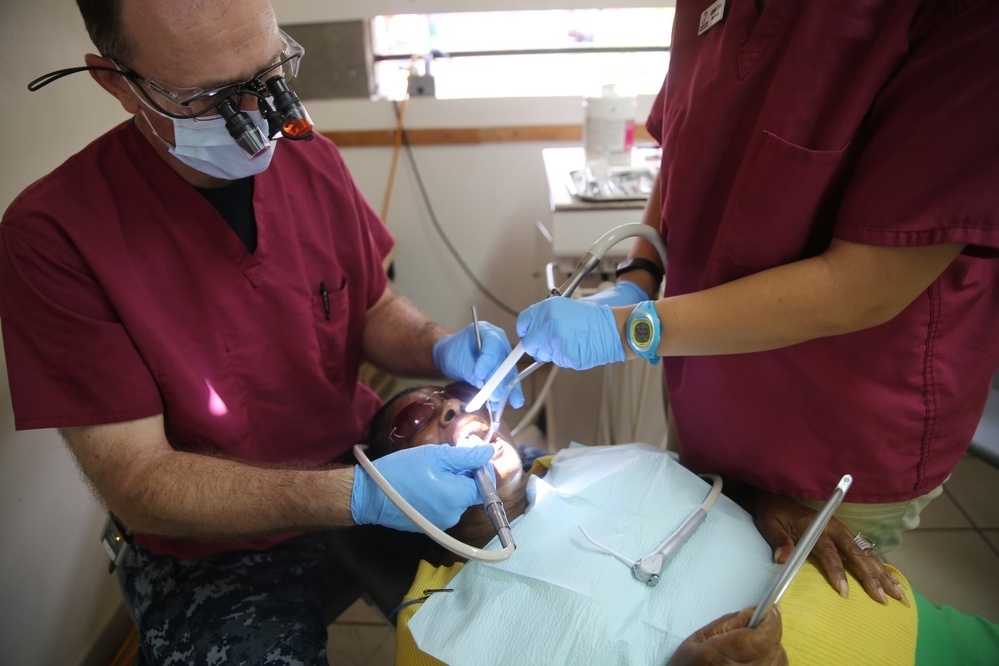 U.S. Marines lend helping hand to Dominicans