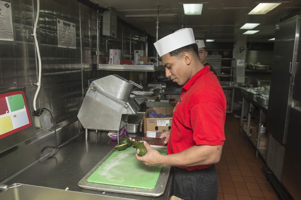 USS Essex Sailor prepares dinner