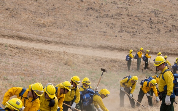California Soldiers do hand crew training