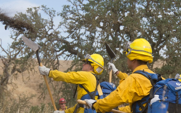 California Soldiers do hand crew training