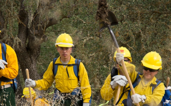 California Soldiers do hand crew training