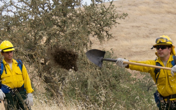 California Soldiers do hand crew training