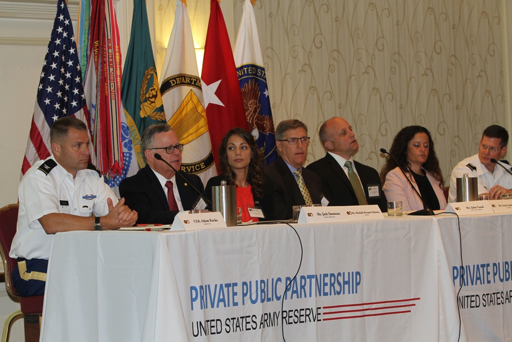 Employers, military gather for discussion on private and public partnerships’ impact on Soldier readiness