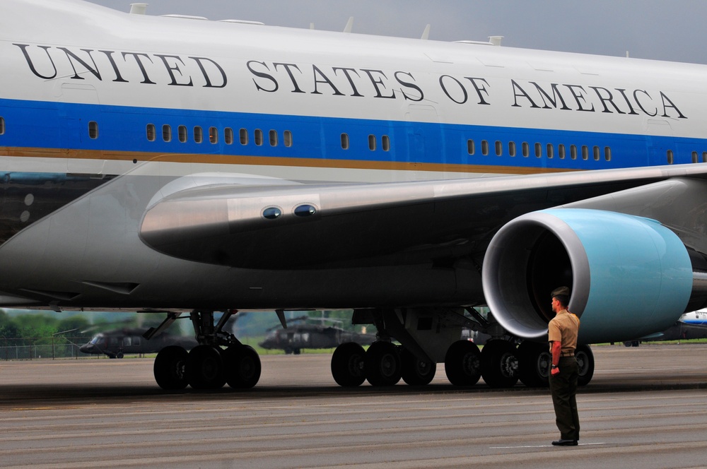 President Barack Obama lands at Berry Field ANGB, Nashville Tenn.
