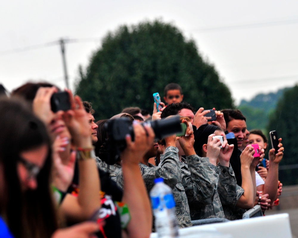 President Barack Obama lands at Berry Field Air National Guard Base Nashville, Tenn
