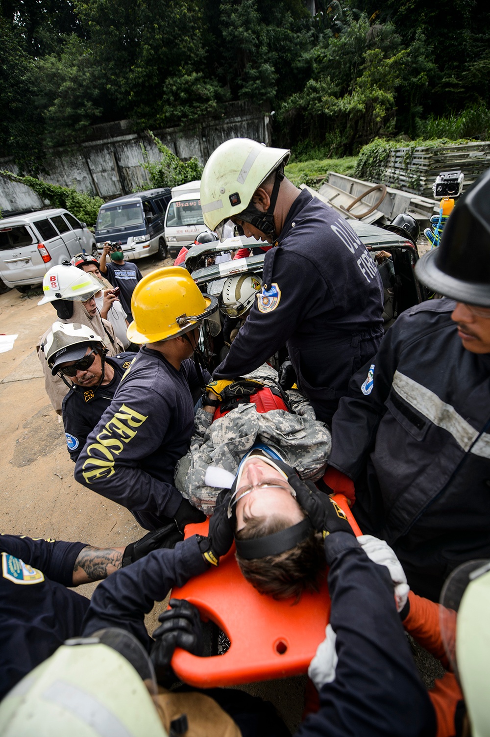 Urban search and rescue training during Pacific Partnership 2015