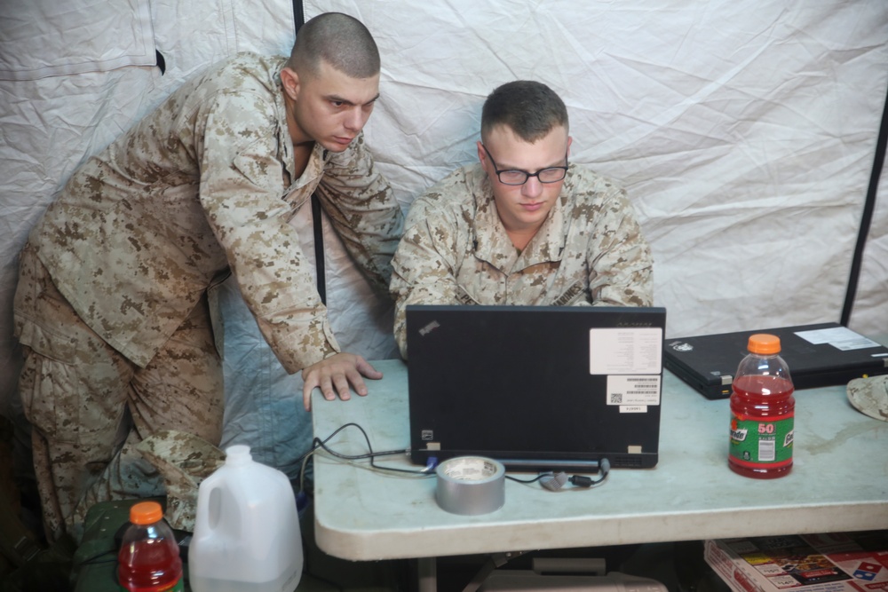 dvids-images-communications-marines-keep-soldiers-in-the-loop