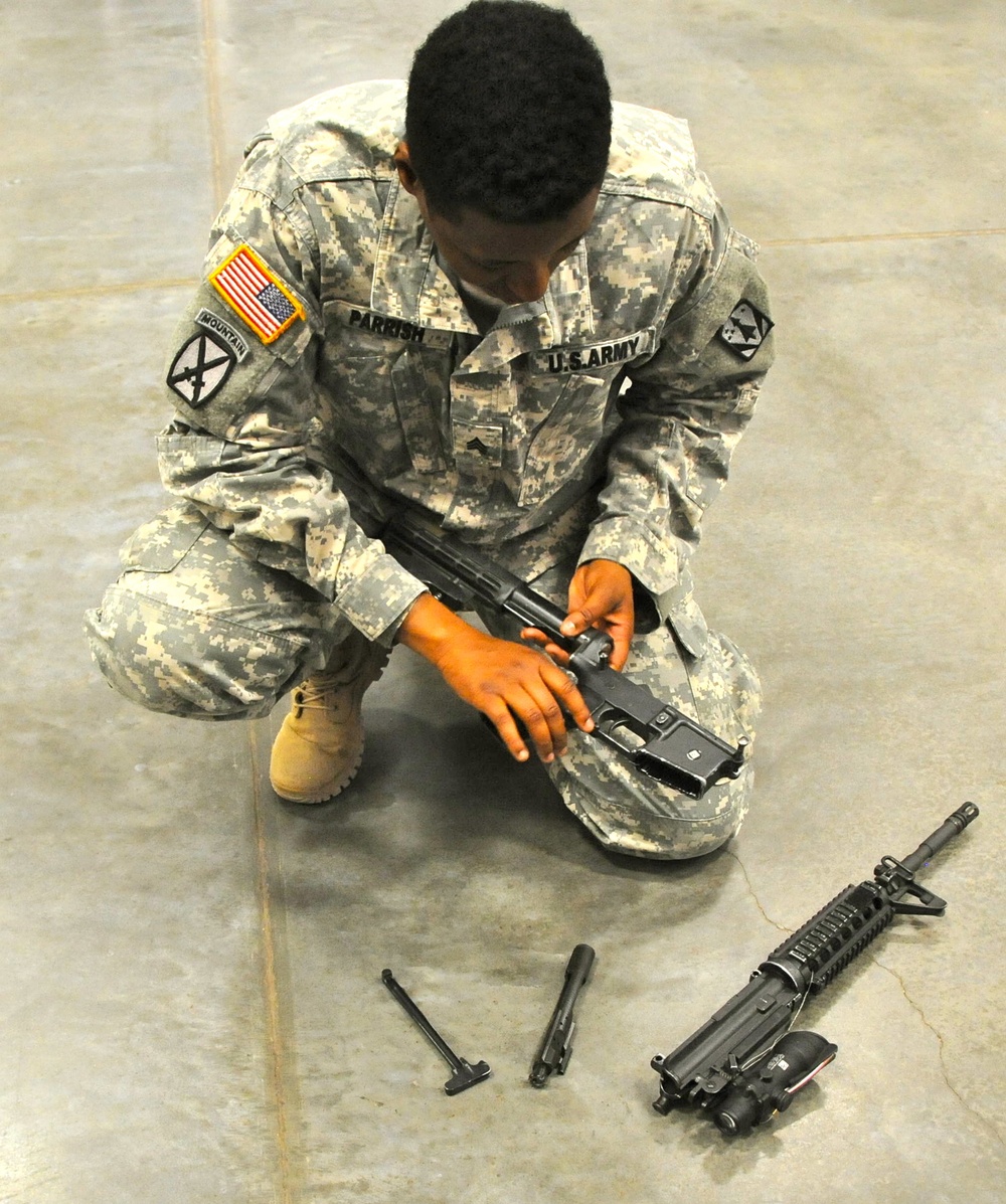 NCO trains cadets on M16