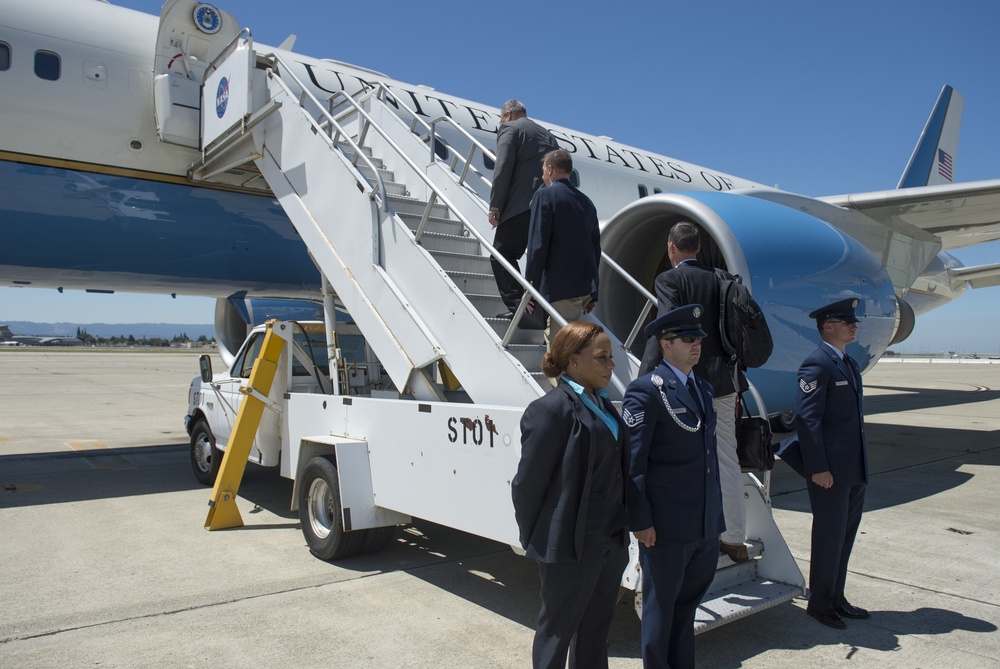 Deputy secretary of defense visits LLNL