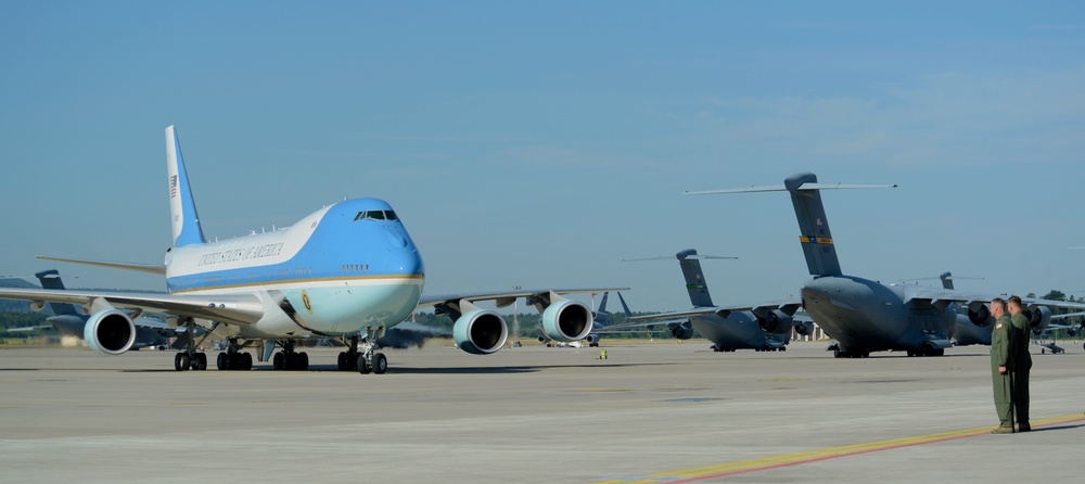 Air Force One refuels at Ramstein