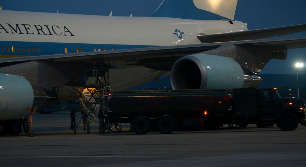 Air Force One refuels at Ramstein