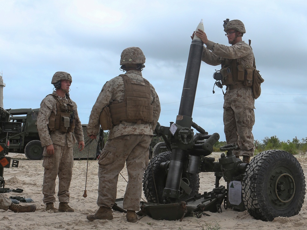 Echo Battery, Battalion Landing Team 2/6, conducts SACEX