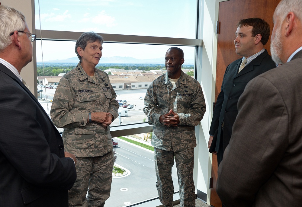 Gen Ellen Pawlikowski, AFMC/CC visit