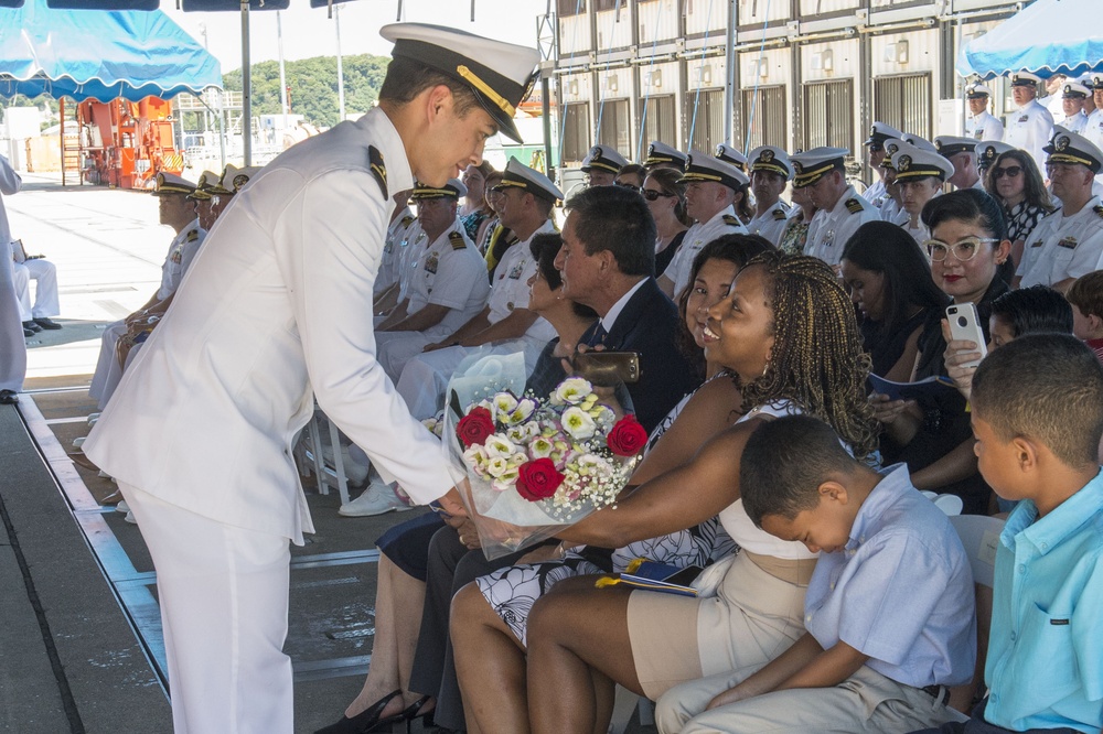 USS Mustin change of command