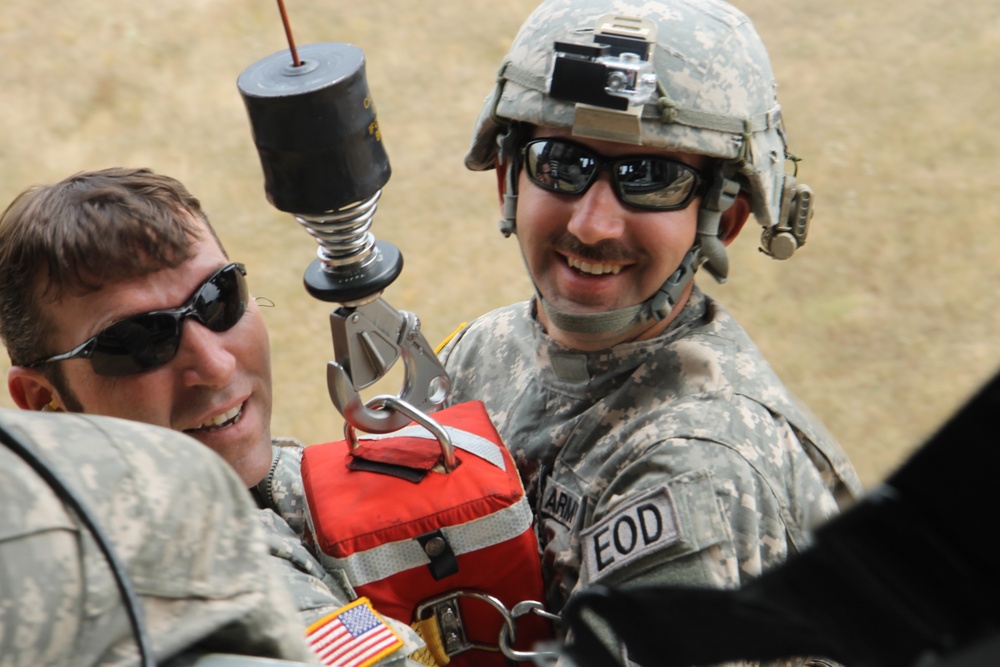 MNBG-E EOD Soldiers train on hoist operations