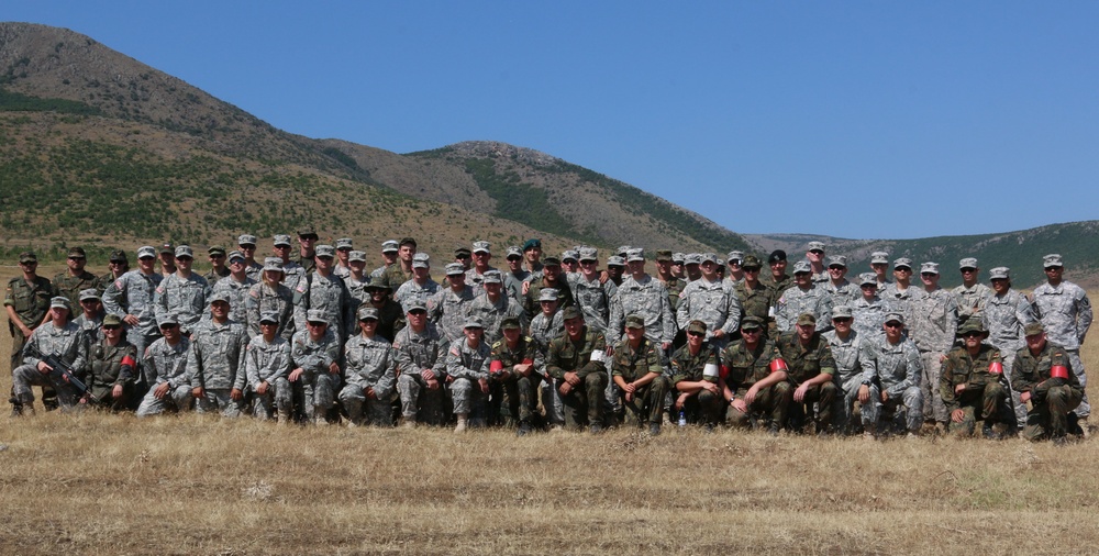 MNBG-E Soldiers fire at the range to qualify for the German Armed Forces Proficiency Badge