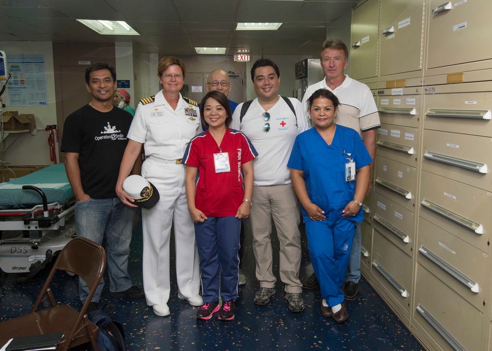 Operation Smile and SC Johnson visits Mercy during Pacific Partnership 2015