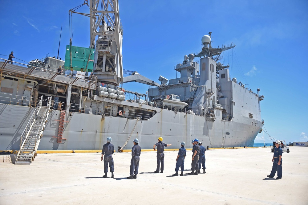 USS Ashland arrives in Saipan