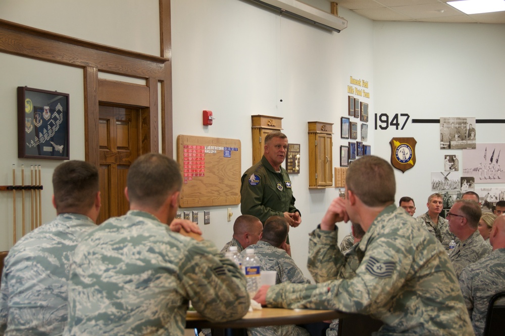 Gen. Frank Gorenc visits New York Air National Guard