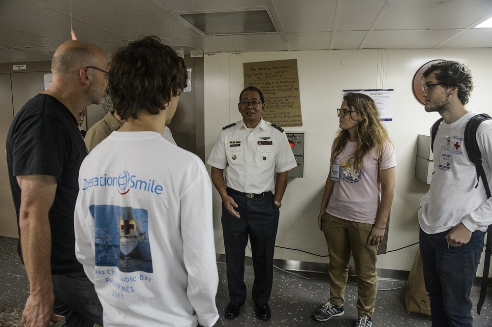 Brig. Gen. Joselito Payumo Avancena tours USNS Mercy during PP15