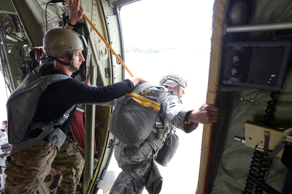 DVIDS - Images - US Army Jumpmaster School training course [Image 6 of 15]