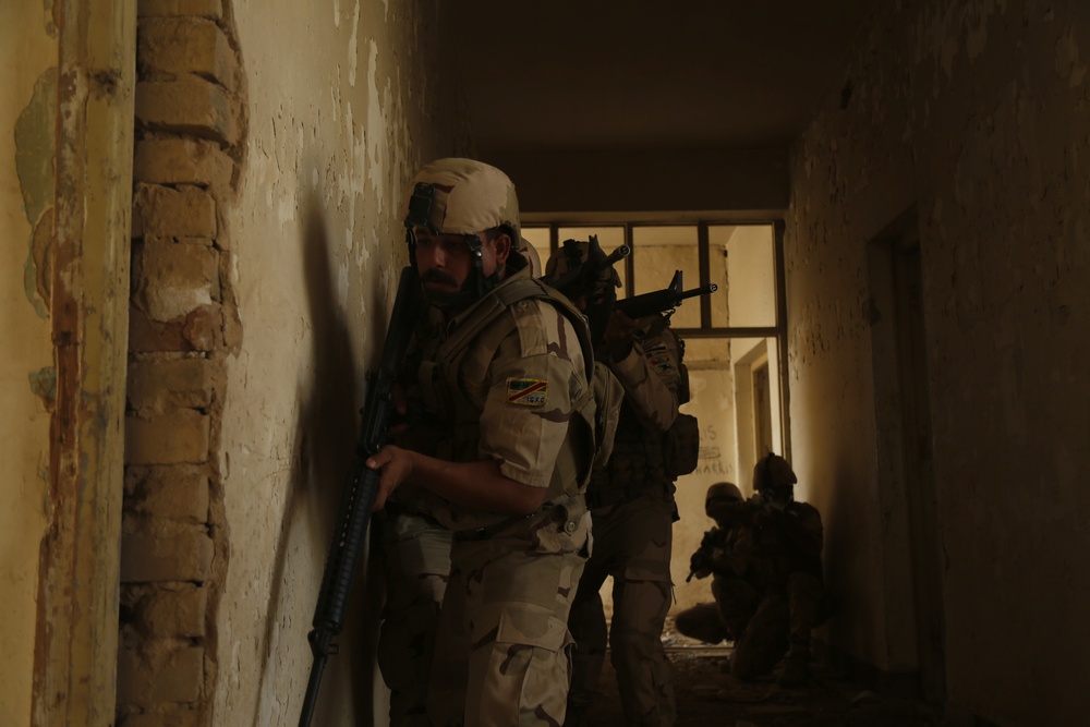 IA soldiers conduct urban operations training