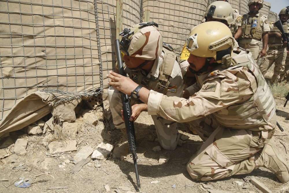 IA soldiers conduct urban operations training