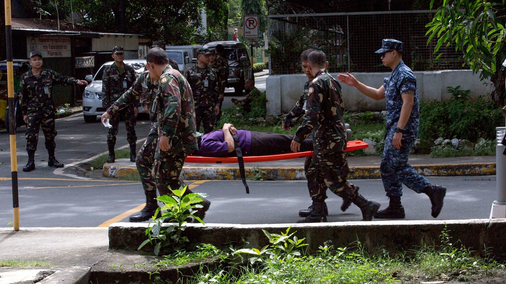 Armed Forces of the Philippines and Pacific Partnership 2015 members conduct disaster preparedness drill