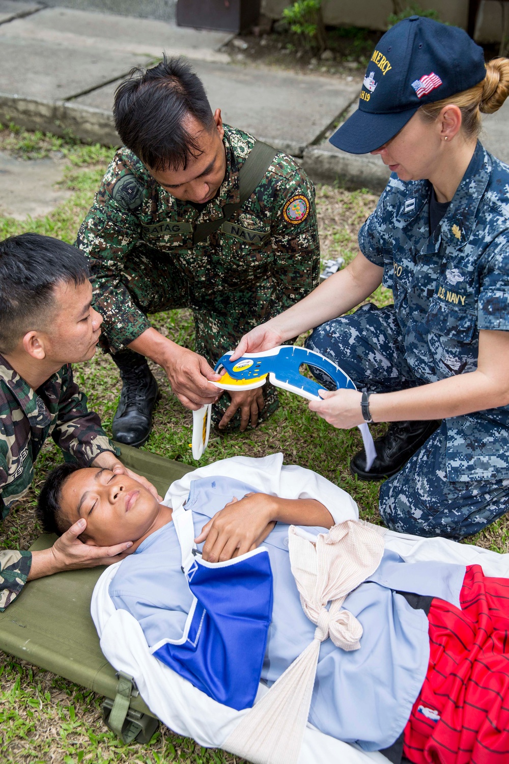 Armed Forces of the Philippines and Pacific Partnership 2015 members conduct disaster preparedness drill