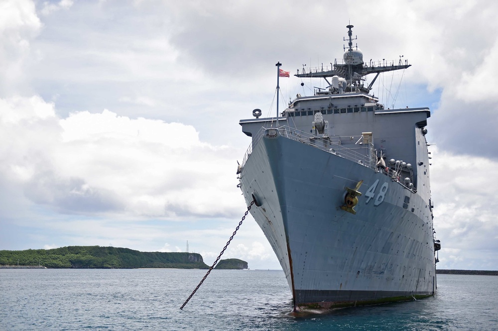 USS Ashland, Marines continue typhoon relief efforts in Saipan
