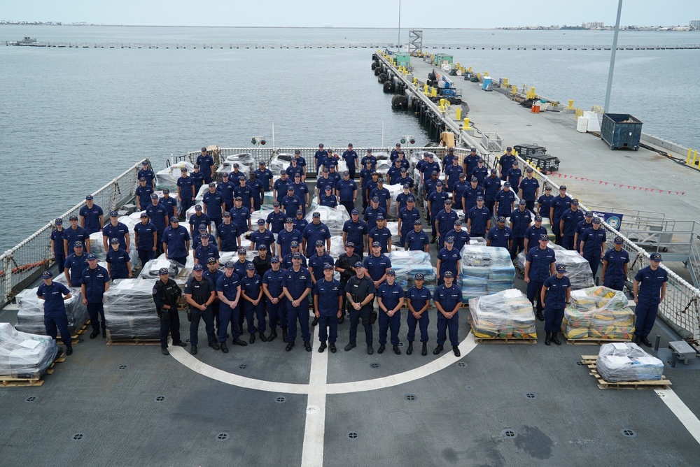 USCG Cutter Stratton offloads $1 billion worth of cocaine
