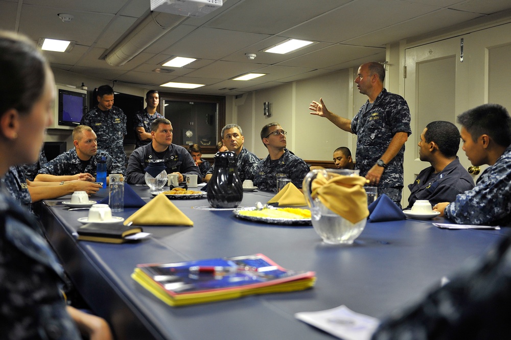 ‘SWO Top Gun’ admiral visits John Paul Jones Wardroom, promotes new career opportunities
