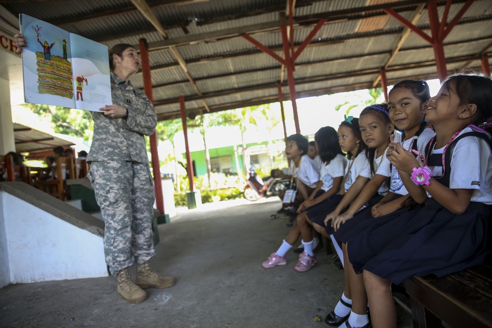 Service members read to Philippine elementary students