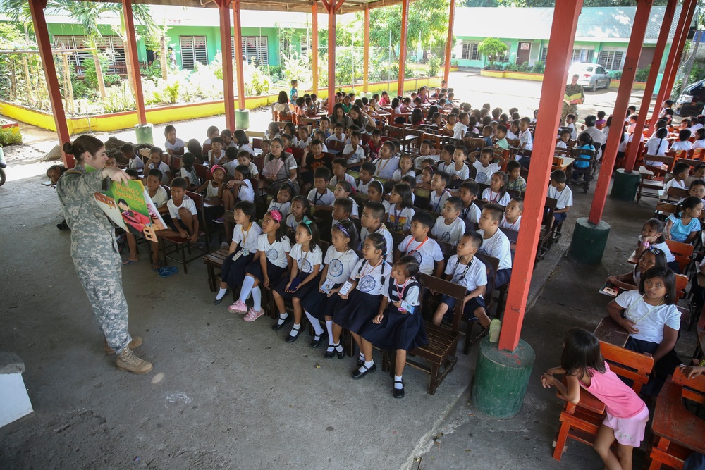 Service members read to Philippine elementary students