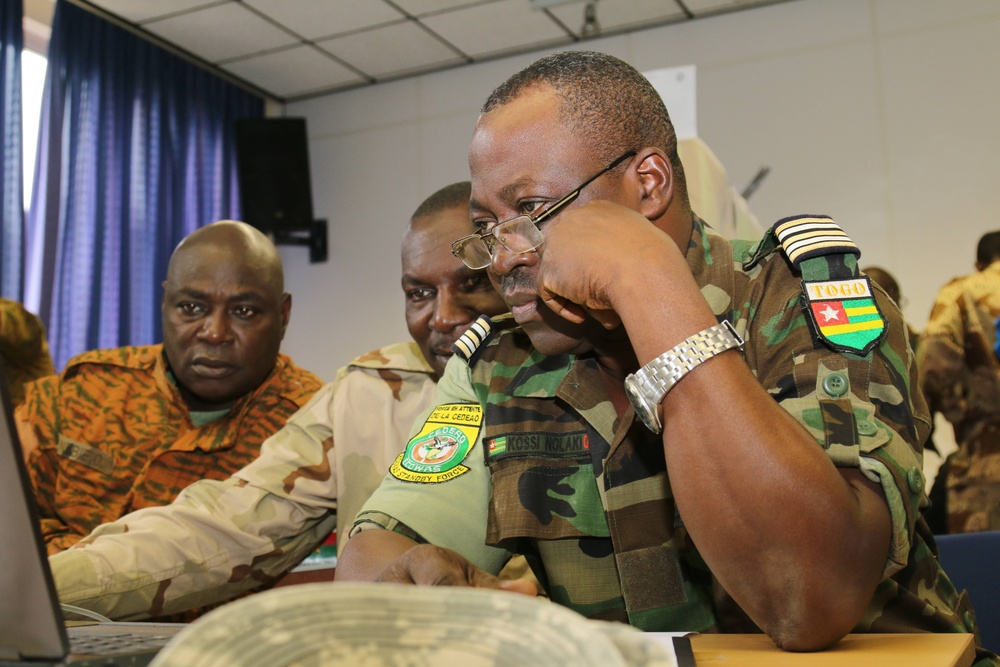 Participants of Western Accord 2015 discuss counter measures during the command post exercise