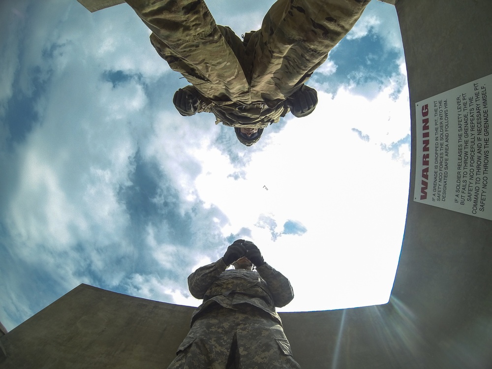 3rd BCT paratroopers throw live grenades