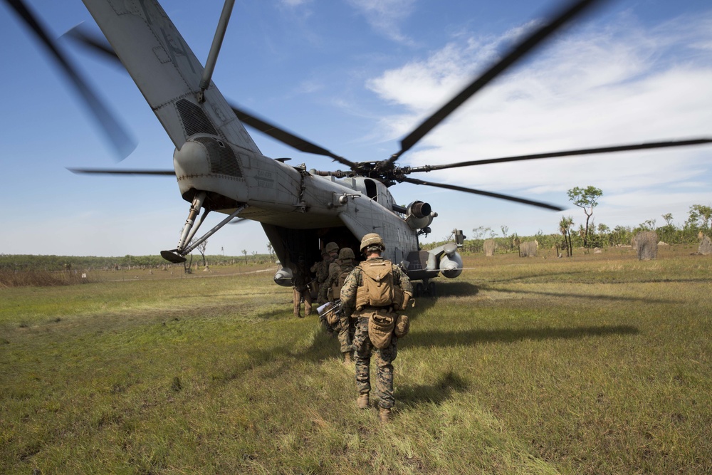 U.S. Marines and Australian soldiers conduct helicopter raid training