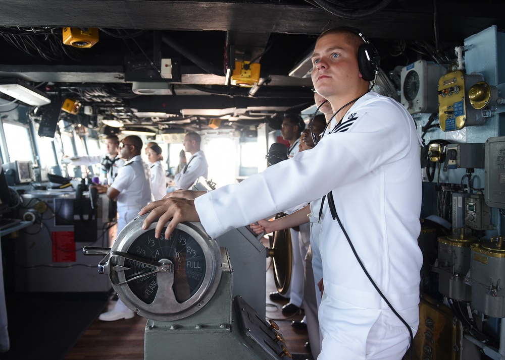 DVIDS - Images - USS Blue Ridge arrives in Busan [Image 2 of 14]