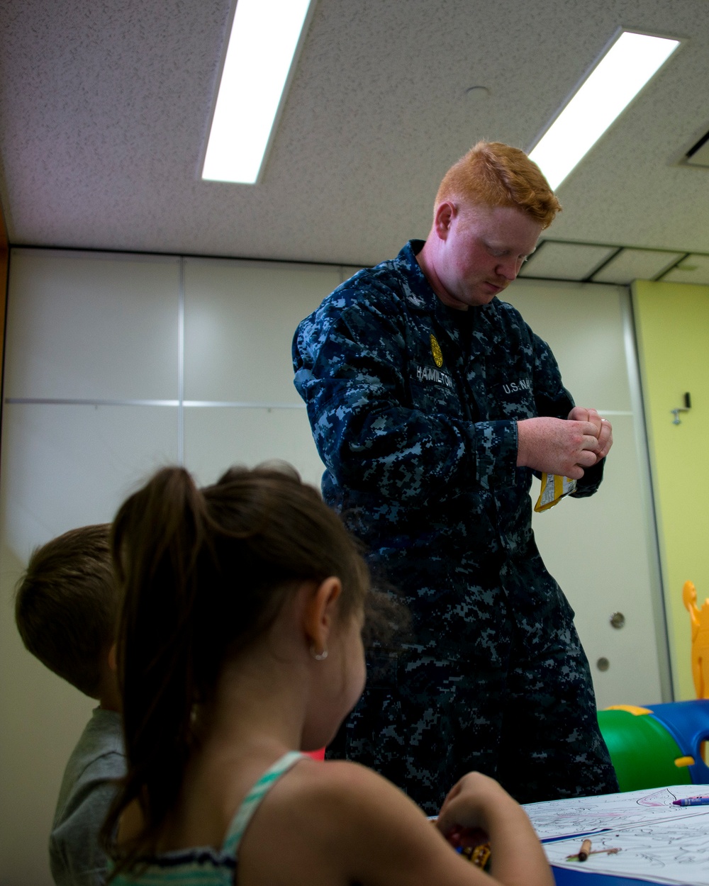 Sailors volunteer at NAF Atsugi parenting event