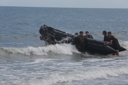 Marines with 2nd Radio Bn. conduct amphibious operations