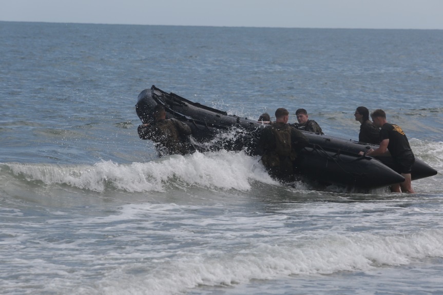 Marines with 2nd Radio Bn. conduct amphibious operations