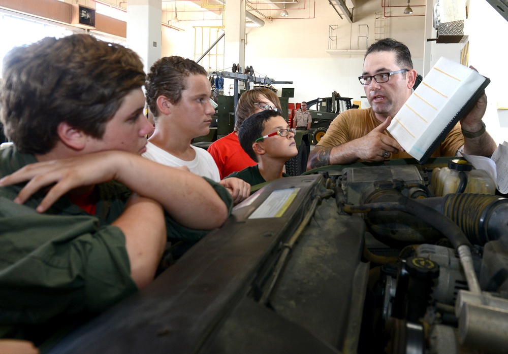 Navy Seabees mentor Boy Scouts earning badges