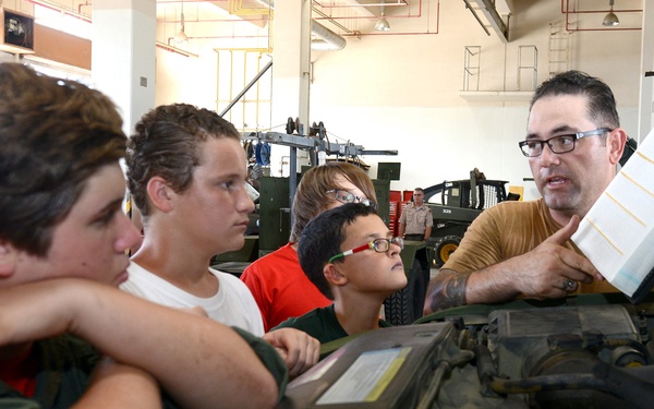 Navy Seabees mentor Boy Scouts earning badges