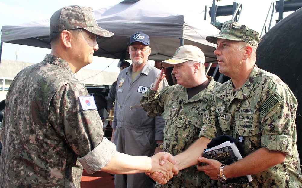 Senior ROK-N official visits USNS Montford Point