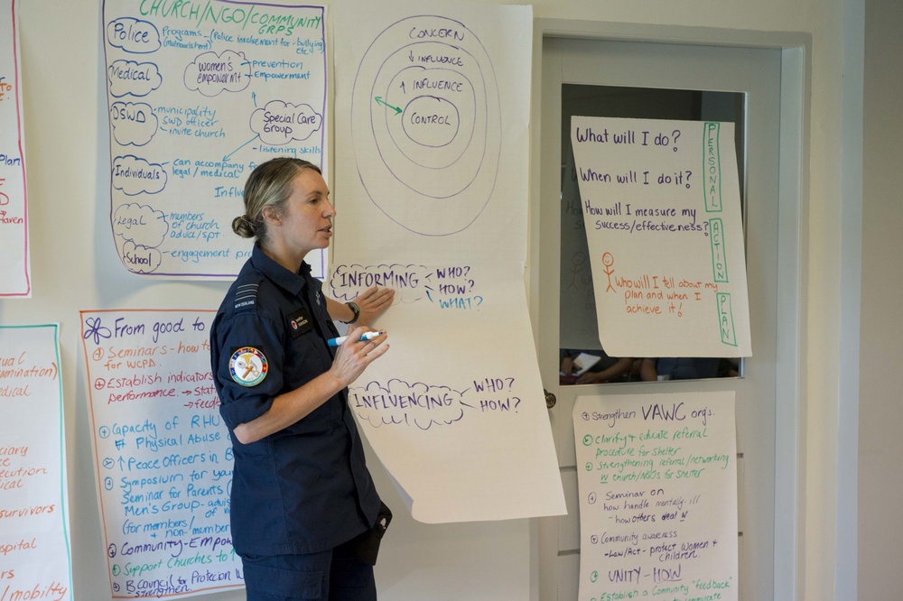 Mercy crew conducts Women, Peace and Security subject matter expert exchange during Pacific Partnership 2015