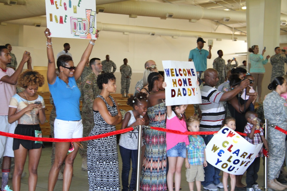 On the move: 1st TSC waves goodbye, welcomes Soldiers home