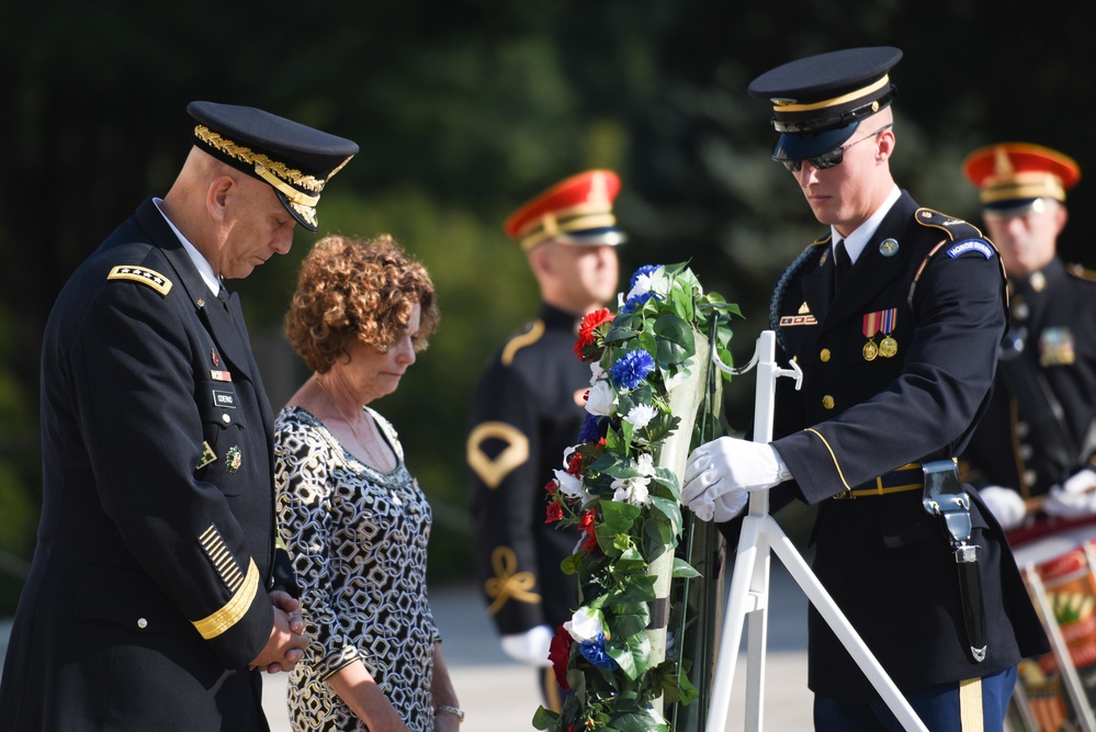 Gen. Odierno wreath laying at the Tomb of the Unknown Soldier