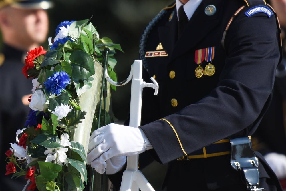 General Odierno wreath laying at the Tomb of the Unknown Soldier